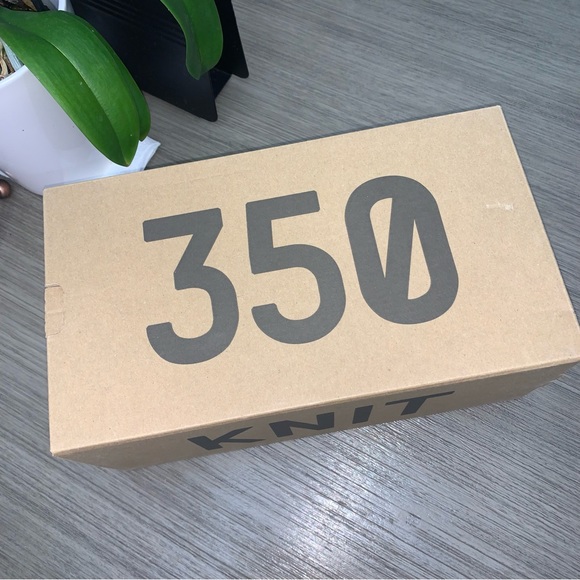 Yeezy 350 V2 compact kids size 2.5 youth unisex - Picture 11 of 13